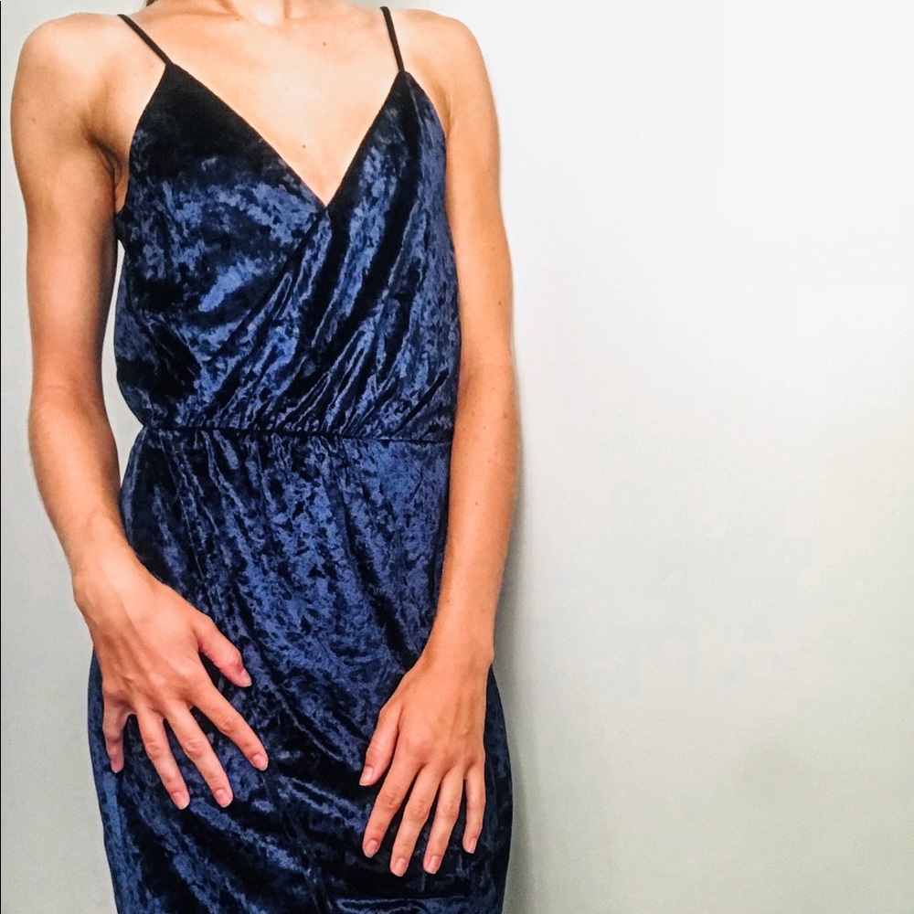 LAST CHANCE! 🚨Blue Velvet Dress